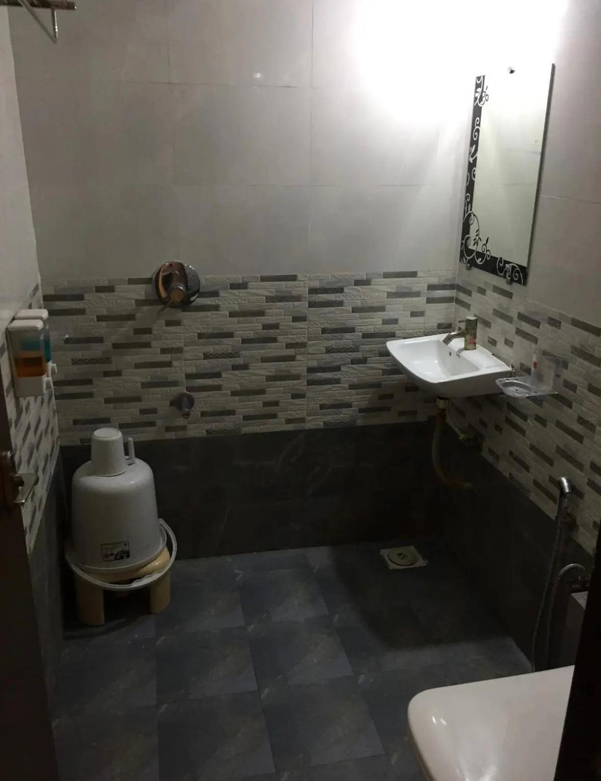Hotel Bluediamond Bardoli ภายนอก รูปภาพ