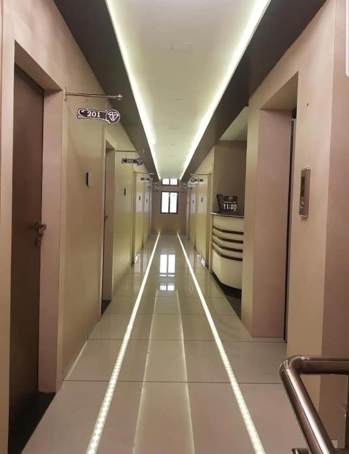 Hotel Bluediamond Bardoli ภายนอก รูปภาพ