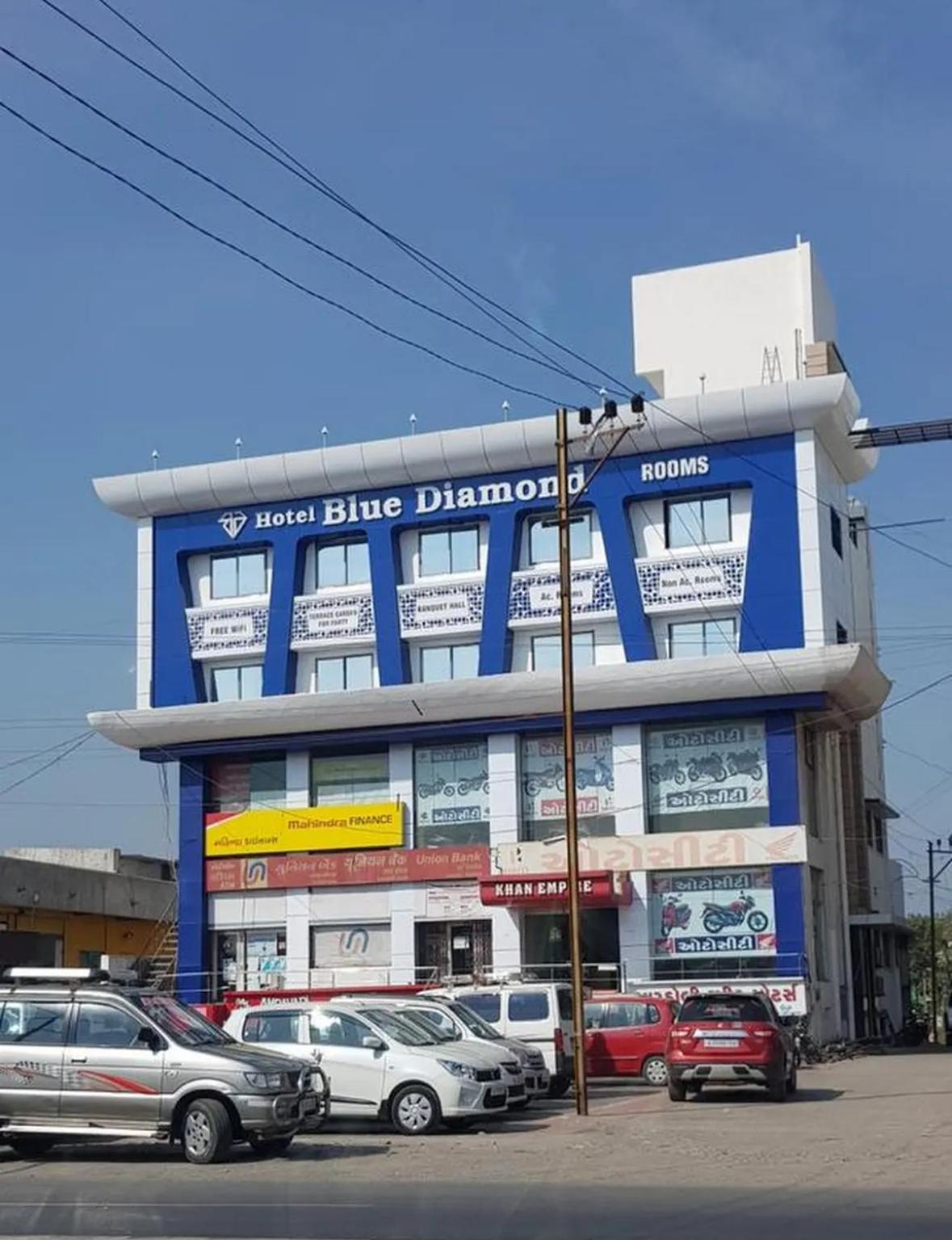 Hotel Bluediamond Bardoli ภายนอก รูปภาพ